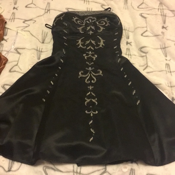 Dress from le chateau - Picture 3 of 5